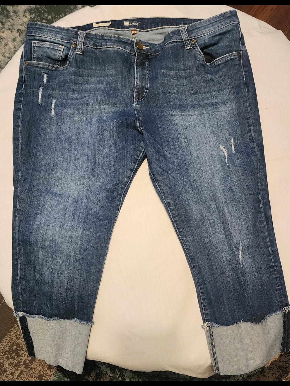Women’s Blue Distressed Cuffed Capri Jeans